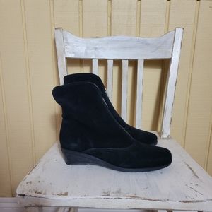 la Canadienne suede black boots size 9.5